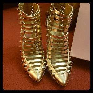 Stunning Penny loves Kenny Rosegold Caged Booties